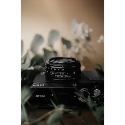 Voigtlander Color-Skopar 18mm f/2.8 Lens (Fujifilm X) alternate view